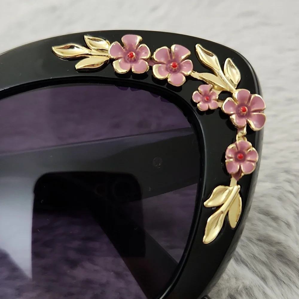 NWT Floral cat eye sunglasses